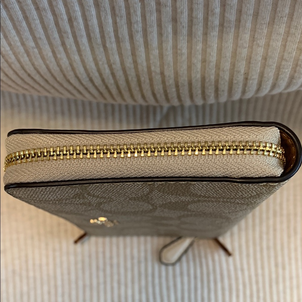 Coach Tan Signature Wallet - Picture 9 of 16